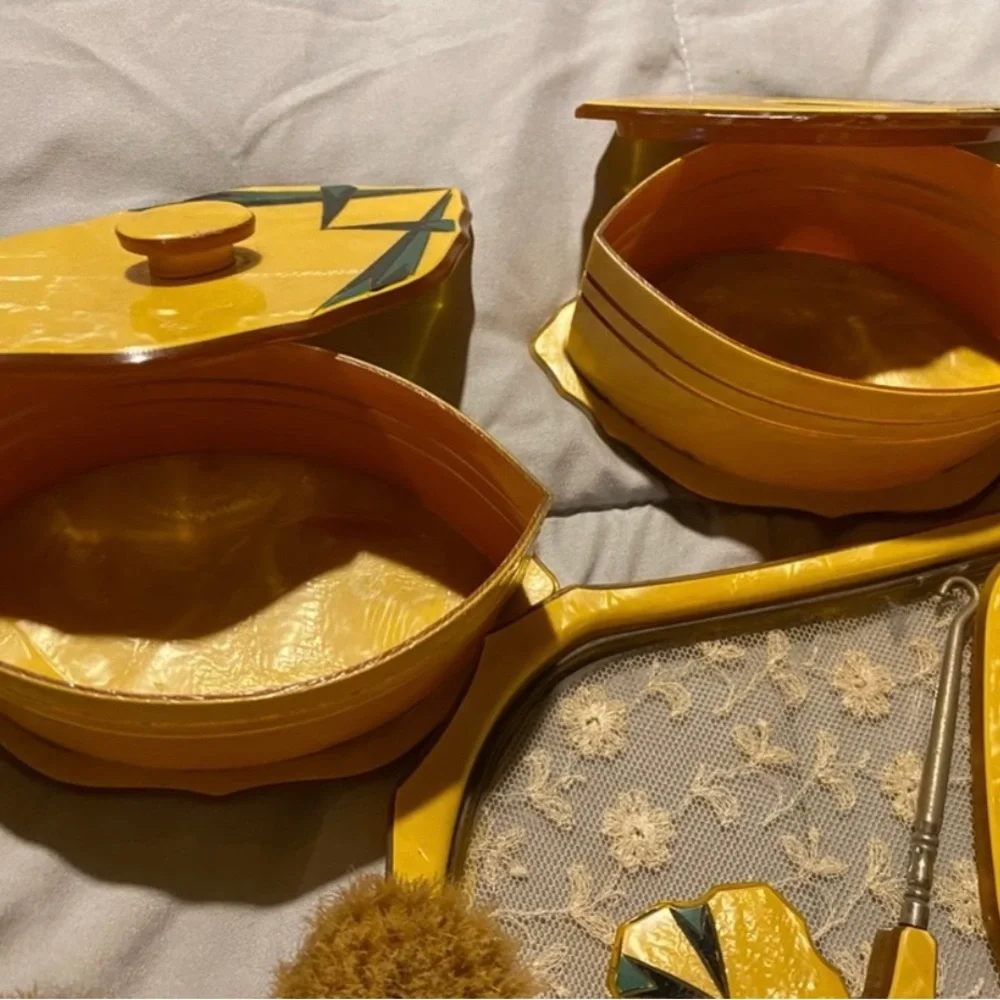 Vintage 1930-1940s art deco design vanity 9 piece set